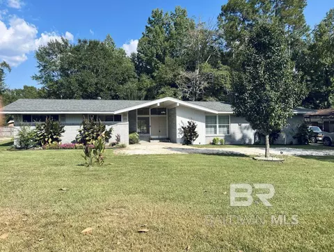 111 Dogwood Pl, Atmore, AL 36502