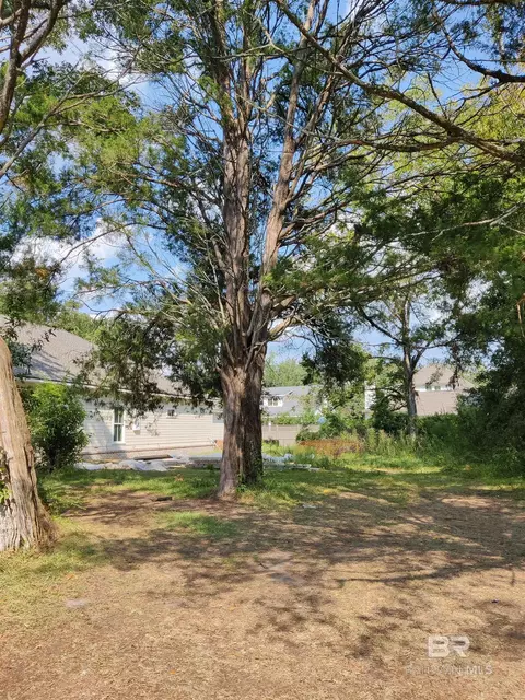 361 Azalea St, Fairhope, AL 36532