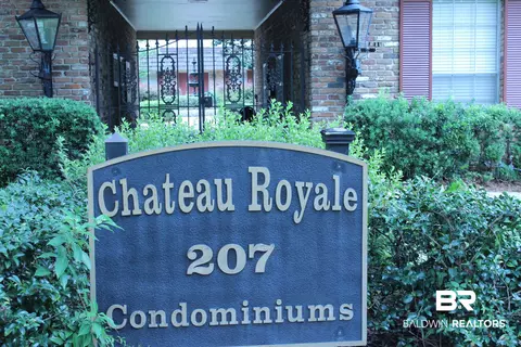 207 S Mobile St #111, Fairhope, AL 36532