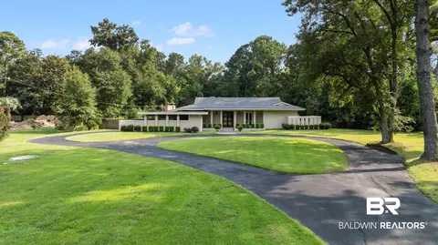 5500 Lakewood Dr, Fairhope, AL 36532