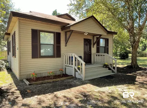 104 S Carney St, Atmore, AL 36502