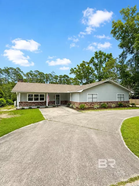 10088 Coleman Ln, Elberta, AL 36530