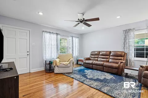 5609 Diane Ct, Mobile, AL 36618 photo 3