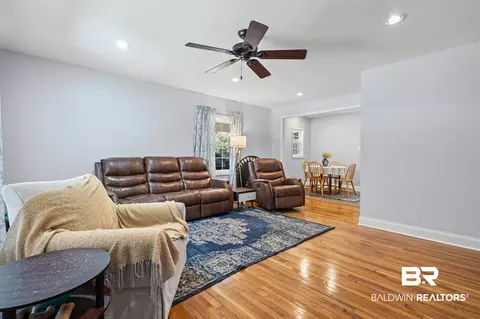 5609 Diane Ct, Mobile, AL 36618 photo 2
