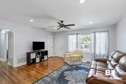 5609 Diane Ct, Mobile, AL 36618 photo 4