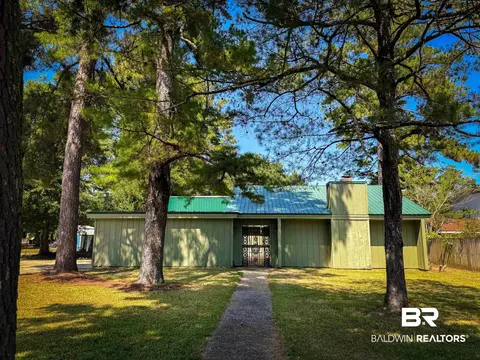 105 Longleaf Ln, Brewton, AL 36426