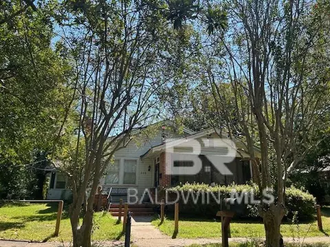 208 3rd St, Chickasaw, AL 36611