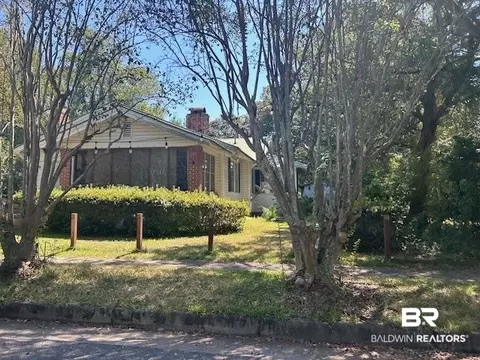 208 3rd St, Chickasaw, AL 36611 photo 2