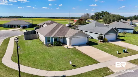 272 Lakefront Cir, Summerdale, AL 36580