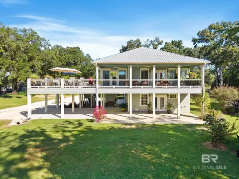 18818 James Rd, Gulf Shores, AL 36542