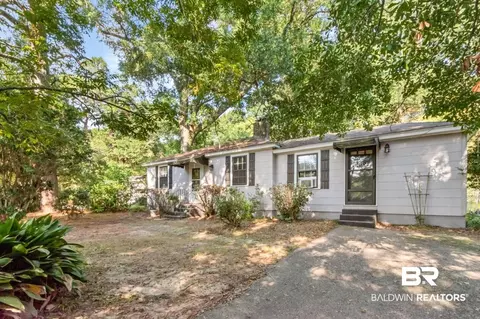 300 Pineview Ln, Mobile, AL 36608 photo 5