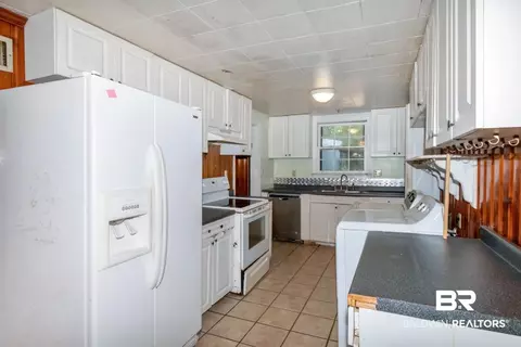300 Pineview Ln, Mobile, AL 36608 photo 12