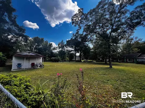 654 W Walnut Ave, Crestview, FL 32536 photo 2