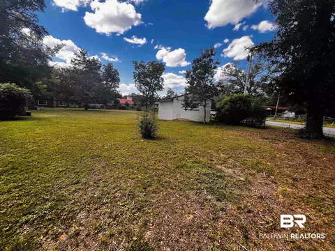 654 W Walnut Ave, Crestview, FL 32536 photo 4