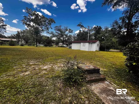 654 W Walnut Ave, Crestview, FL 32536 photo 6