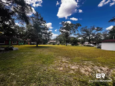 654 W Walnut Ave, Crestview, FL 32536 photo 7