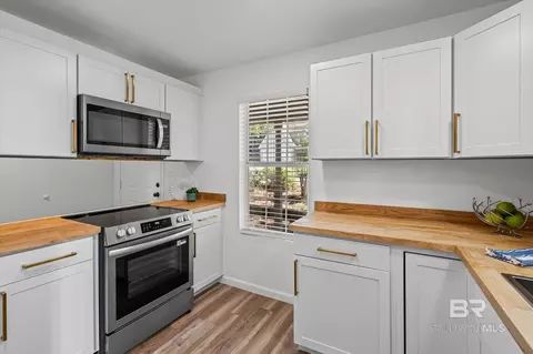 Kitchen - 125 Eagle Dr, Daphne, AL 36526 photo 2 of 4