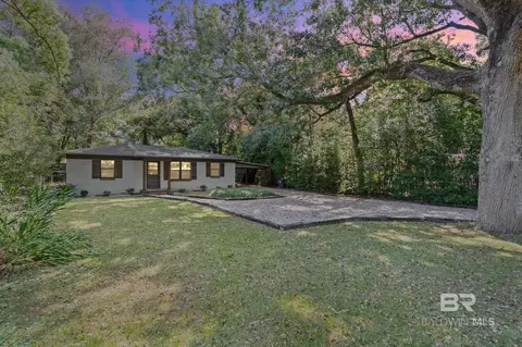 556 Middle St, Fairhope, AL 36532