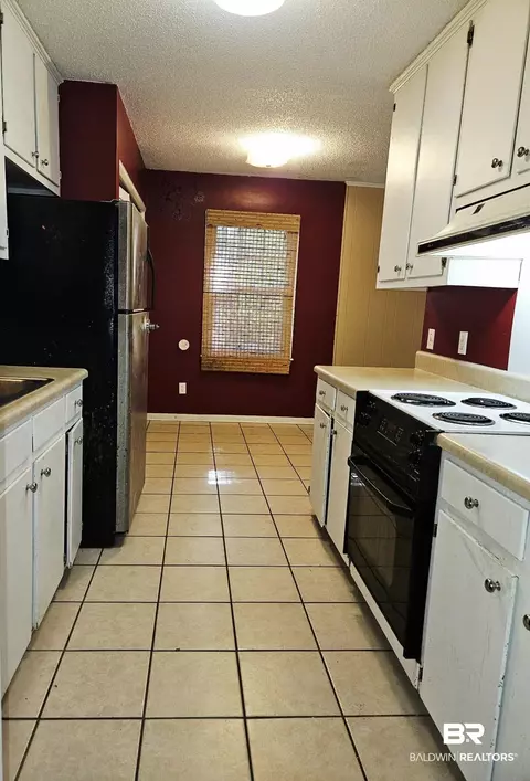 324 Vanderbilt Dr, Mobile, AL 36608 photo 4