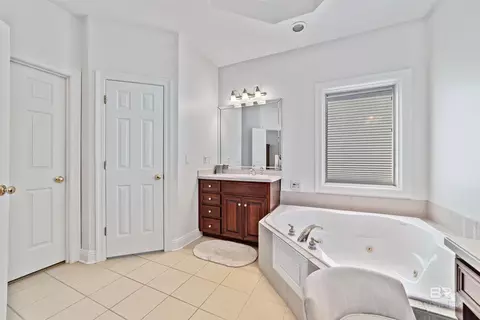 Bath - 6630 E Quarry Dr, Elberta, AL 36530 photo 3 of 6