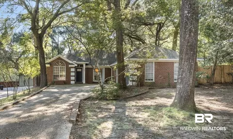 104 Winnetk Cir, Daphne, AL 36526