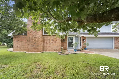 105 Laverne Cir, Daphne, AL 36526