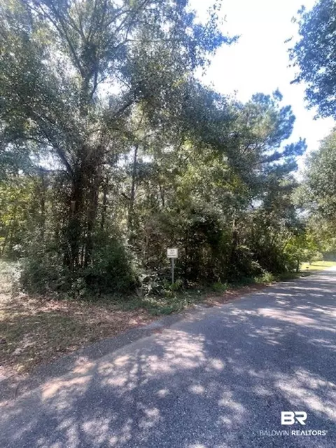 9375 Lake Woods Dr, Semmes, AL 36575