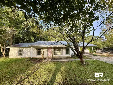 46113 Sunset Dr, Bay Minette, AL 36507