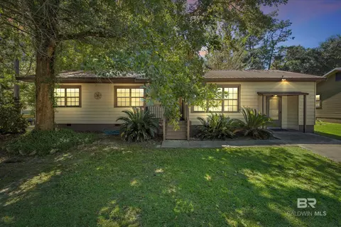 610 Johnson Ave, Fairhope, AL 36532