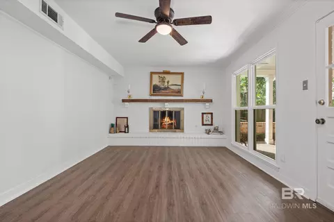 Living - 511 N Wacker Ln, Mobile, AL 36608 photo 4 of 6