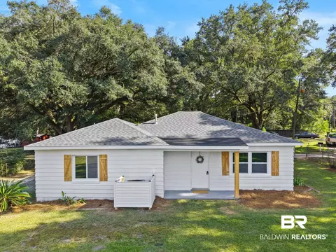 618 Pine St, Saraland, AL 36571