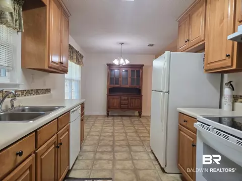 2554 Riverside Dr, Mobile, AL 36605 photo 6
