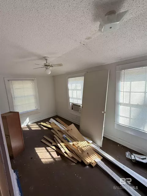 6513 Grace St, Mobile, AL 36618 photo 2