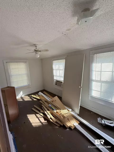 6513 Grace St, Mobile, AL 36618 photo 2