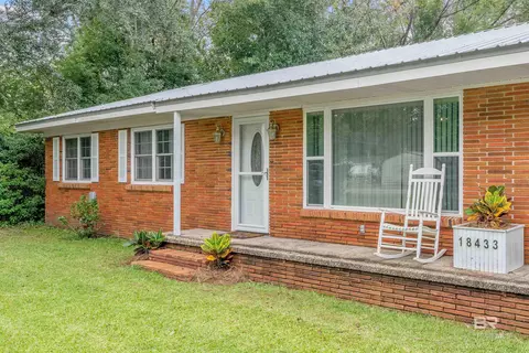 18433 E Illinois St, Robertsdale, AL 36567