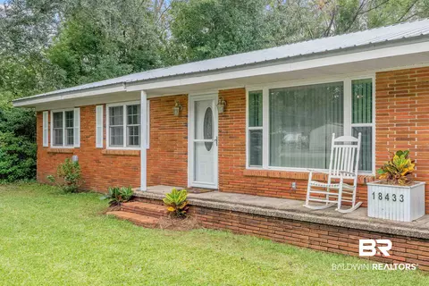 18433 E Illinois St, Robertsdale, AL 36567