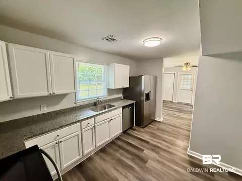 317 Syracuse St, Mobile, AL 36608 photo 8