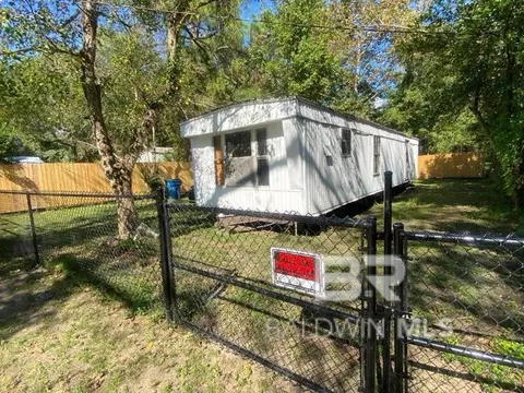 14 Ramar St, Century, FL 32535
