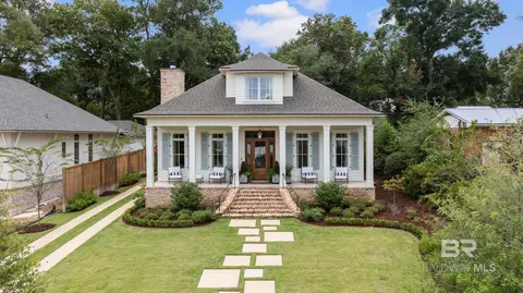 210 Tensaw Ave, Fairhope, AL 36532