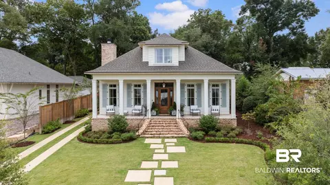 210 Tensaw Ave, Fairhope, AL 36532
