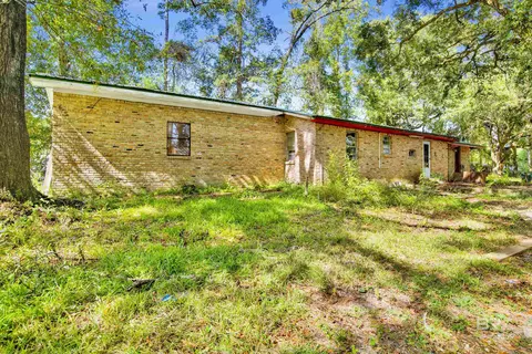 Exterior - 7623 Old Shell Rd, Mobile, AL 36608 photo 5 of 8