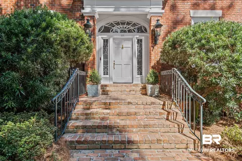 111 E Pinebrook Dr, Mobile, AL 36608 photo 2