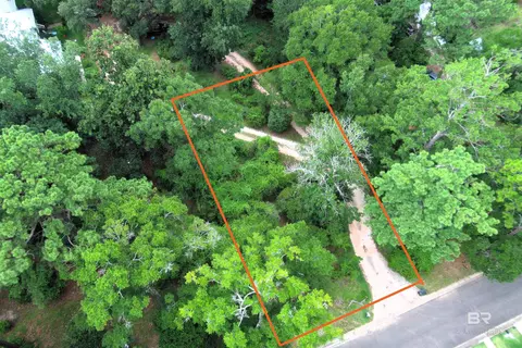 104 Laurel Ave, Fairhope, AL 36532