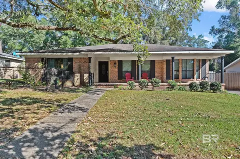 2705 E Woodcliff Dr, Mobile, AL 36693