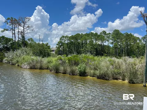 9037 Bay Point Dr, Elberta, AL 36530