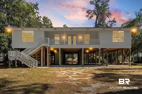 610 General Gaines Pl, Dauphin Island, AL 36528
