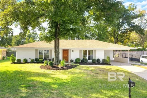 77 Paddock Dr, Fairhope, AL 36532