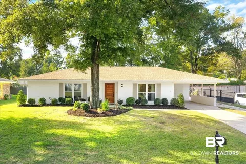 77 Paddock Dr, Fairhope, AL 36532