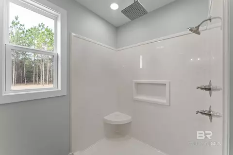 Bath - 11072 Tall Timber Ln, Elberta, AL 36530 photo 4 of 9