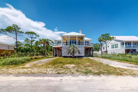 310 Audubon Pl, Dauphin Island, AL 36528